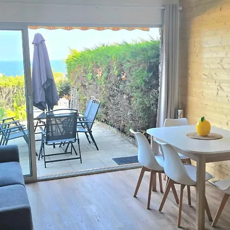 With Sea View Terrace And Shared Pool Appartement *